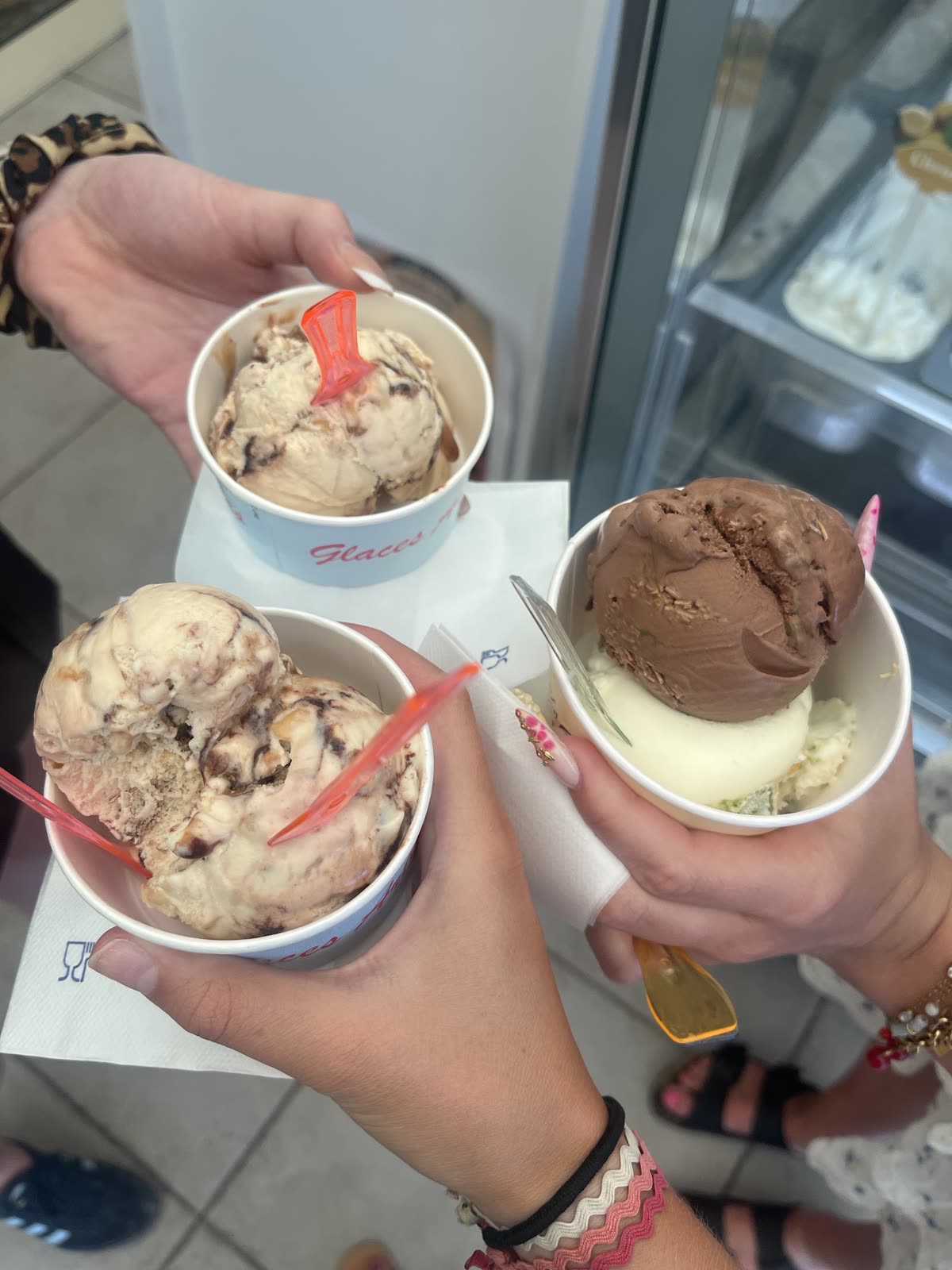 Trois coupes de glaces gourmandes chez Papy Branché